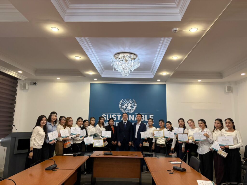 Шағатай тілі курсының аралық кезеңі аяқталып, студенттер марапатталды